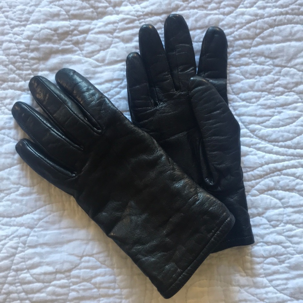 Leather gloves with 3M Thinsulate insulation.